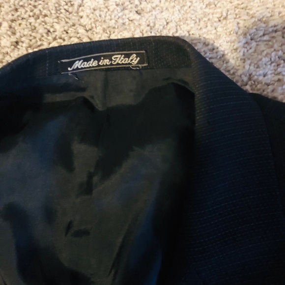 Armani - Picture 3 of 4